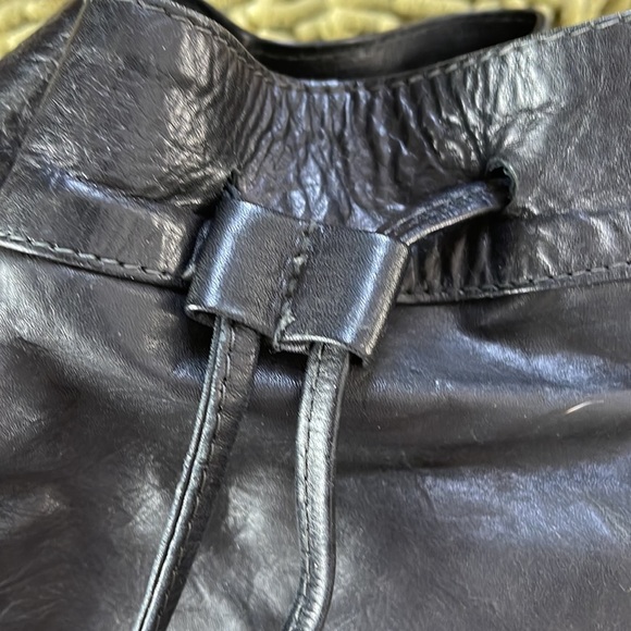 Fortrend leather light bag 12x14 - 19”strap drop - Picture 7 of 10